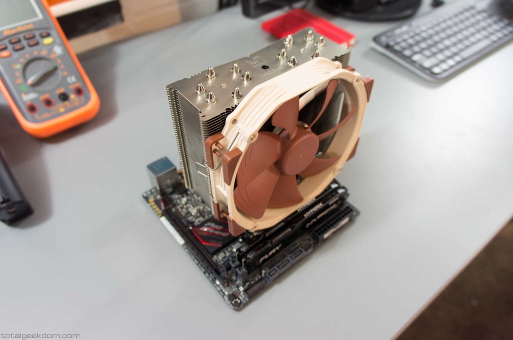 Lego-Gaming-Computer-Noctua-NH-U14S-Installed